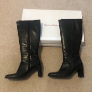 Like new black boots